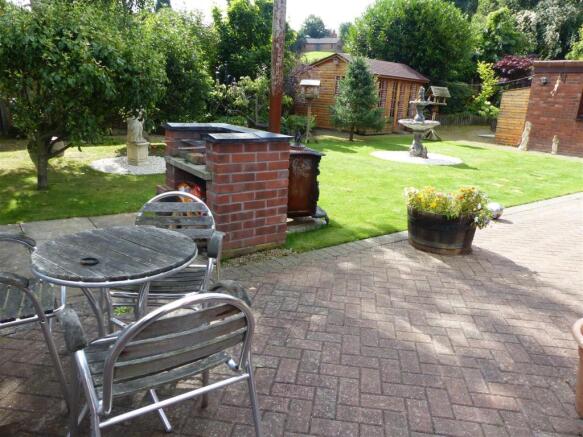 REAR GARDEN 4.JPG