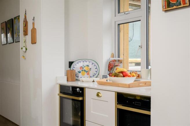 5 bed Semi-Detached for sale Image 7