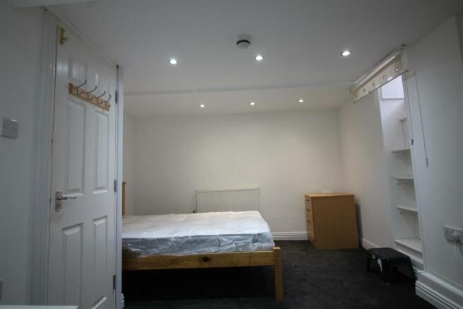 3 bed House to rent Image 8