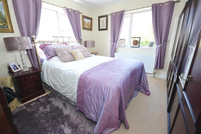 4 bed Detached for sale Image 8