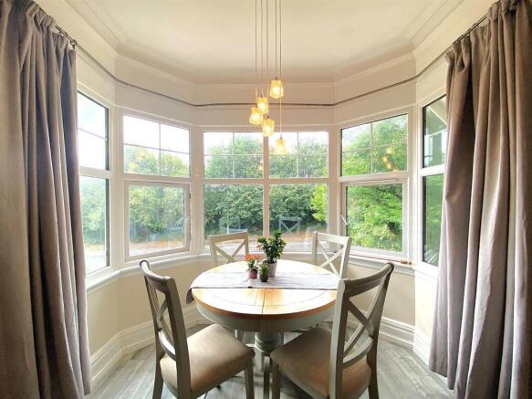 Flat 2, 69 De la Warr Rd - Bay.jpg