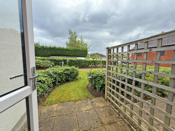 1 bed Ground Flat for sale Image 7