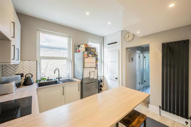 F2, 20 Bigwood Avenue -4.jpg