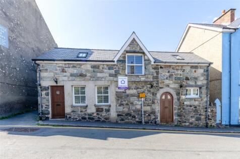Castle Street, Criccieth, Gwynedd, LL52