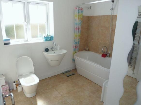 Family Bathroo...