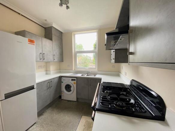 3 bed Terraced to rent Image 4
