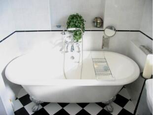Roll Top Bath