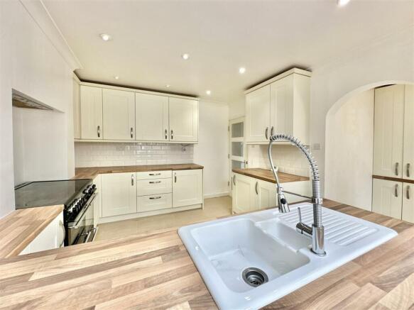 Kitchen _.jpg