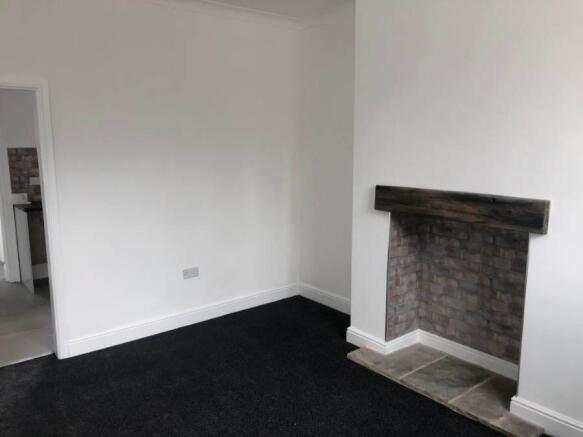 2 bed Terraced to rent Image 4