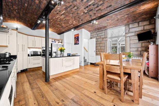 4 bed Detached for sale Image 7