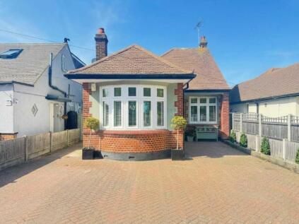 Carlingford Drive, Westcliff on Sea, * IMPRESSIVE GARDEN SPACE *