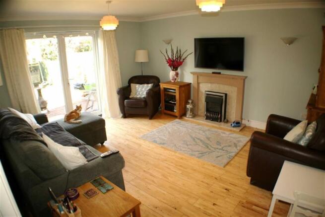 LOUNGE: