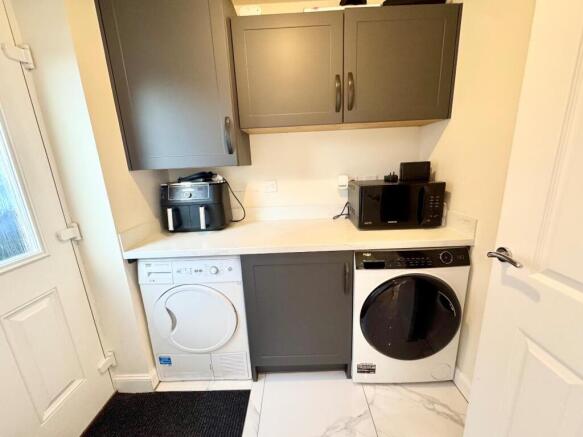4 bed Detached for sale Image 7