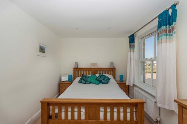 Bedroom 1 (2)