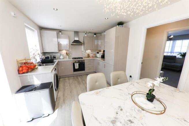 3 bed Semi-Detached for sale Image 7