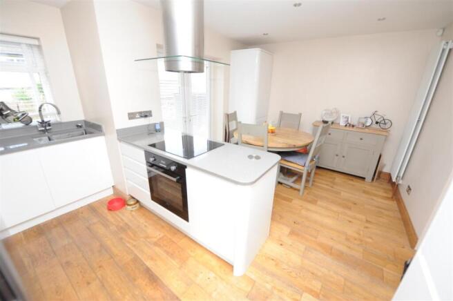 3 bed Semi-Detached for sale Image 7