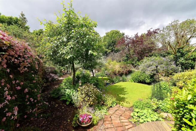 GARDEN 3.jpg