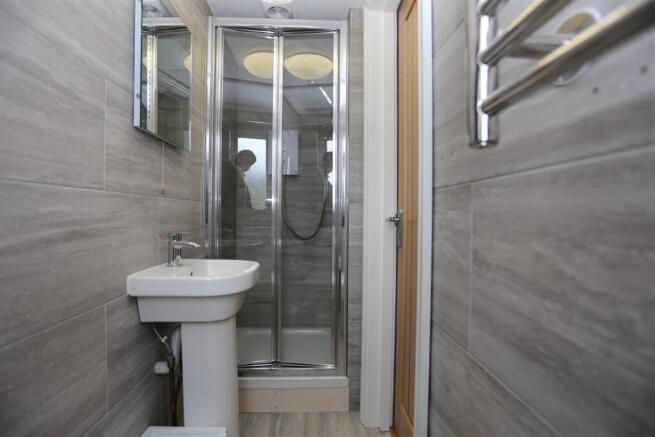 1, 122c Church Road (1).JPG