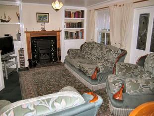 LOUNGE DINING ROOM