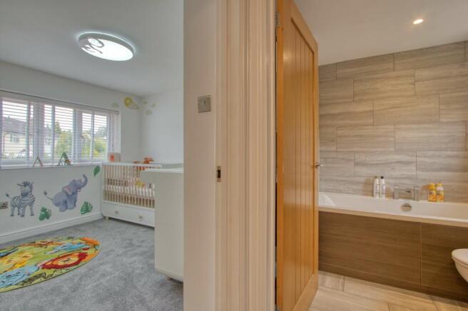 Bedroom/Bathroom
