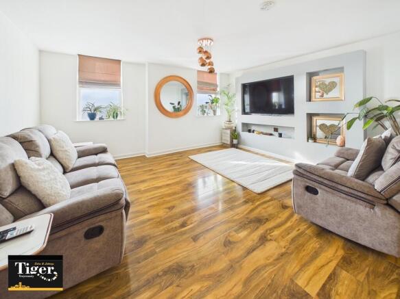 CAM02176G0-PR0828...