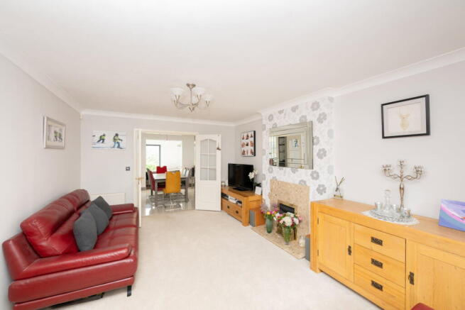 6 bed Detached for sale Image 11