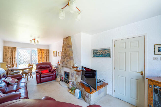 Living/Dining Roo...