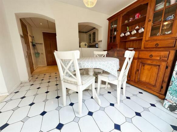 BREAKFAST ROOM