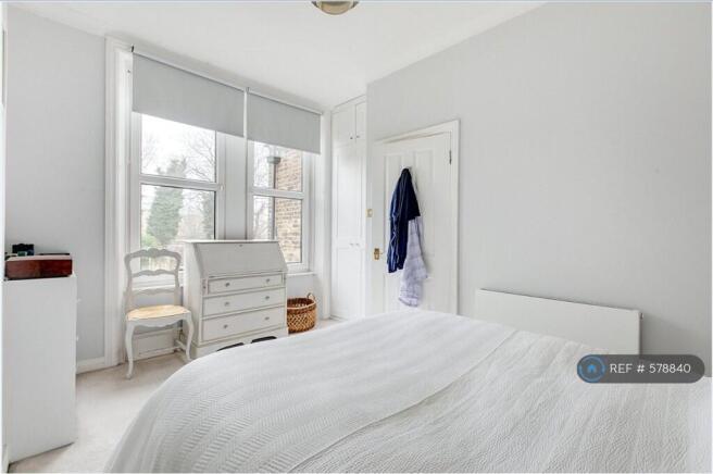 Master Bedroom, Built In Wardrobe & Chest Of Draws