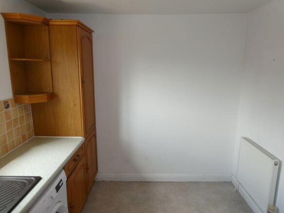 2 bed Apartment to rent Image 4