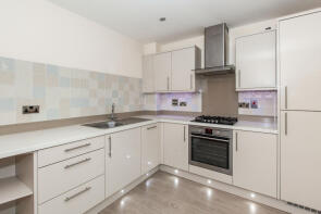 Flat 7, 42 Bell Court, Oak Lane, Windsor SL4 5FF