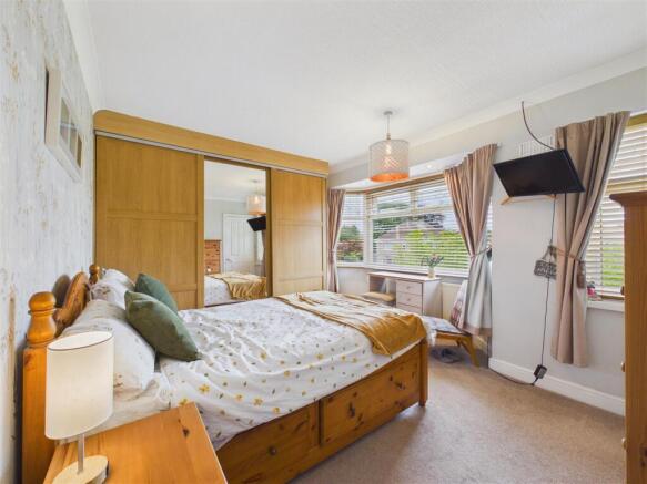 3 bed Semi-Detached for sale Image 10