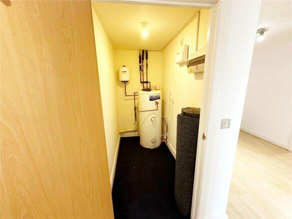 3 bed Apartment for sale Image 8