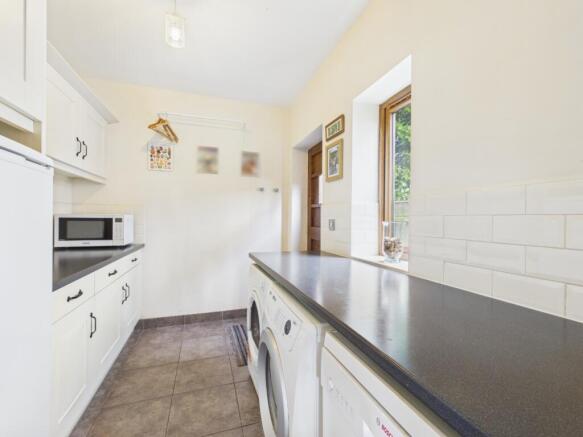 6 bed Detached for sale Image 11