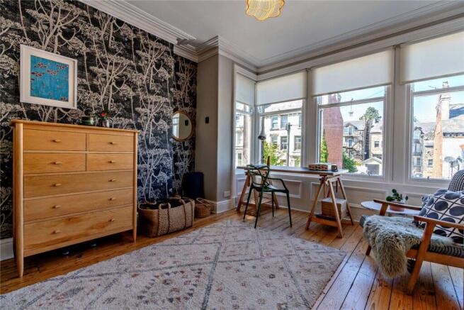 5 bed Semi-Detached for sale Image 10