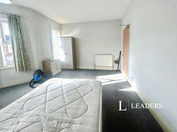 f2637f6a-room 203