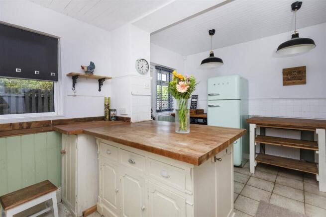 4 bed Detached Bungalow for sale Image 10