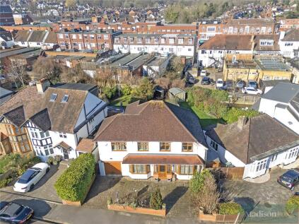 Brooklyn Avenue, Loughton, Essex, IG10