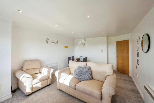 2 bed Apartment for sale Image 4