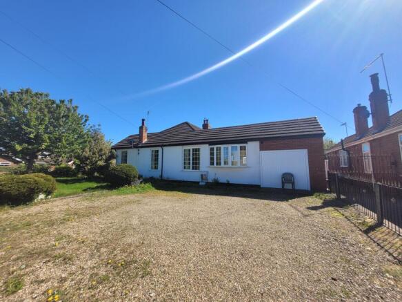 2 bed Semi-Detached Bungalow for sale Image 10