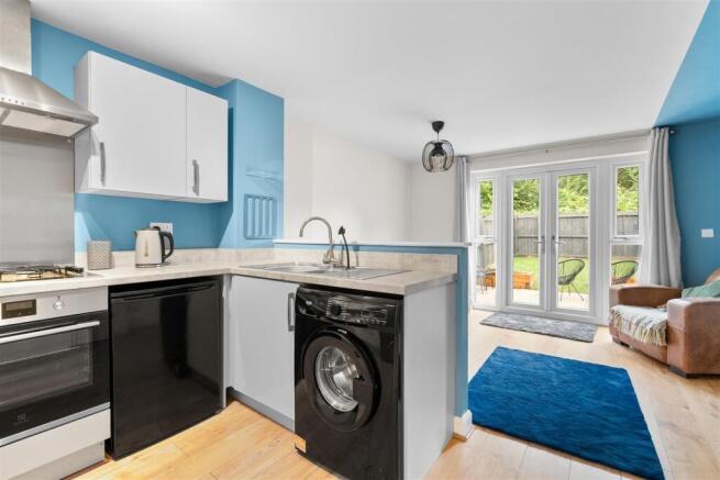 3 bed Semi-Detached for sale Image 4