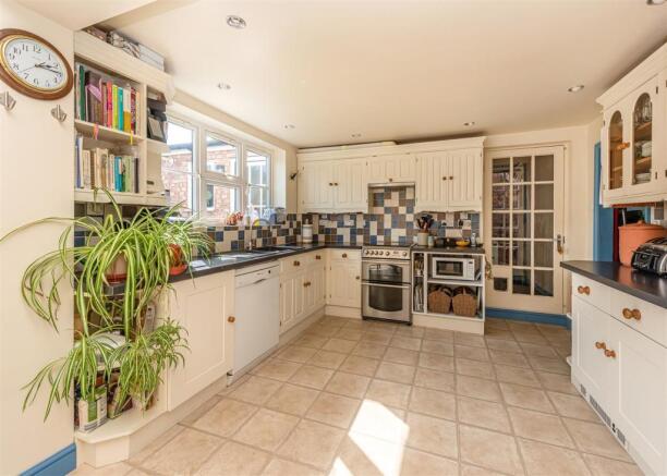 5 Foster Street-kitchen3.jpg