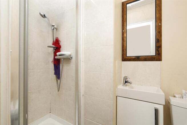 EN-SUITE SHOWER ROOM