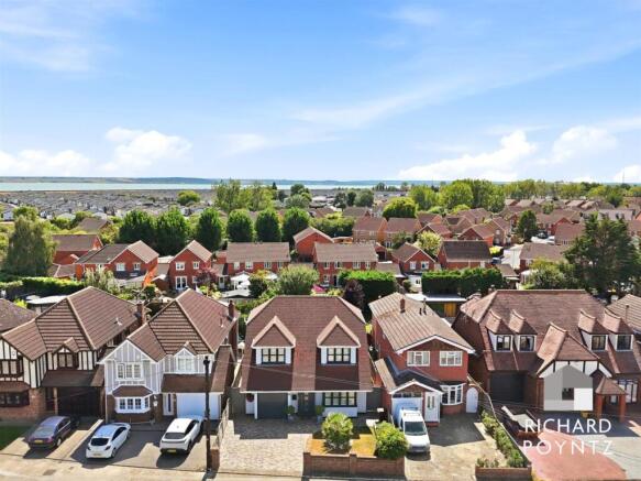 Mayland Avenue, Canvey Island photo 4