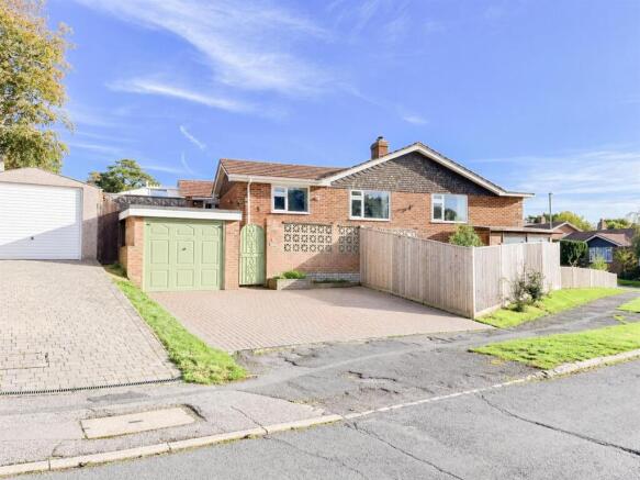 3-bed detached on Holly Drive, Heathfield, TN21 8AN, £400,000
