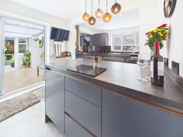 4 bed Detached for sale Image 9