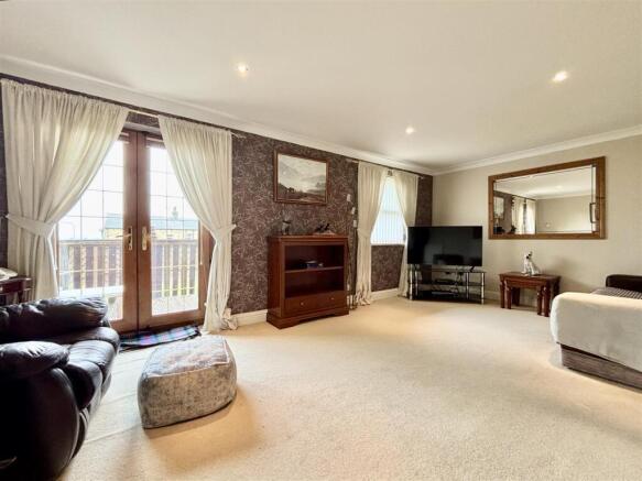 3 bed Semi-Detached for sale Image 6