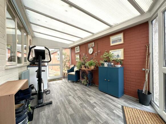 Functional Entrance Space 079