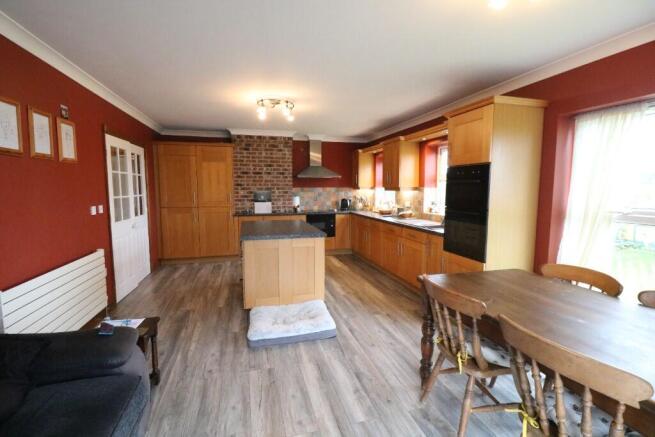 4 bed Detached for sale Image 4