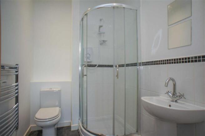 EN-SUITE SHOWER ROOM